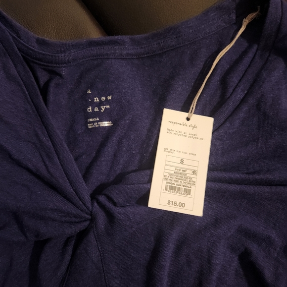 NWT A New Day Knotted V-neck Shortsleeve Tee - Picture 3 of 6